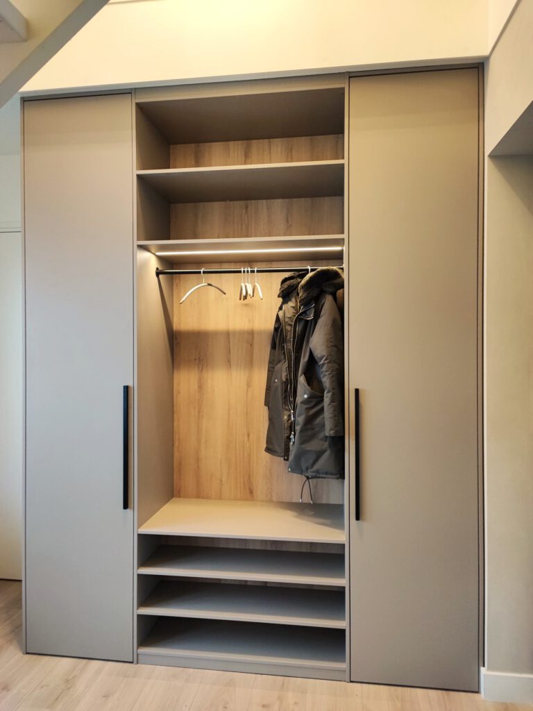 Garderobekast op maat met verlichting